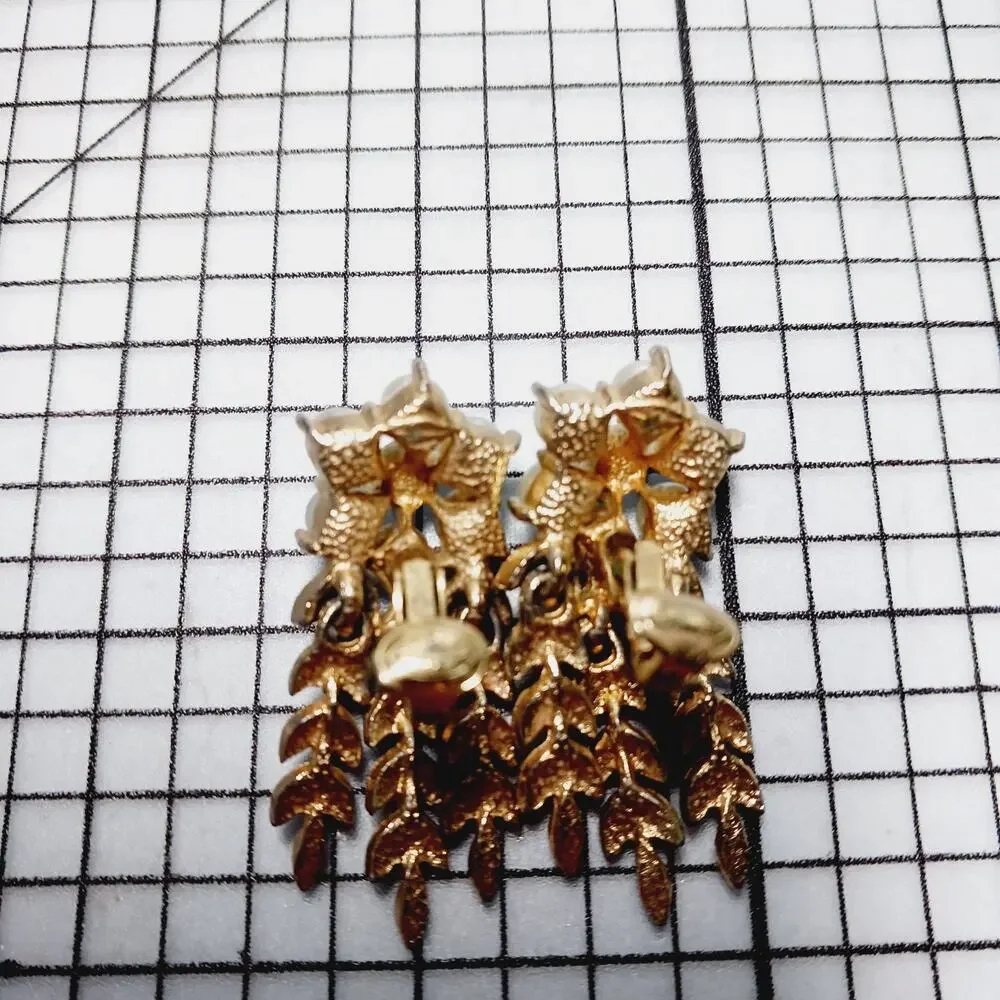 Earrings Clip VTG 80s Dangle Leaves Sarah Coventry Gold Tone Pearl Rhinestone